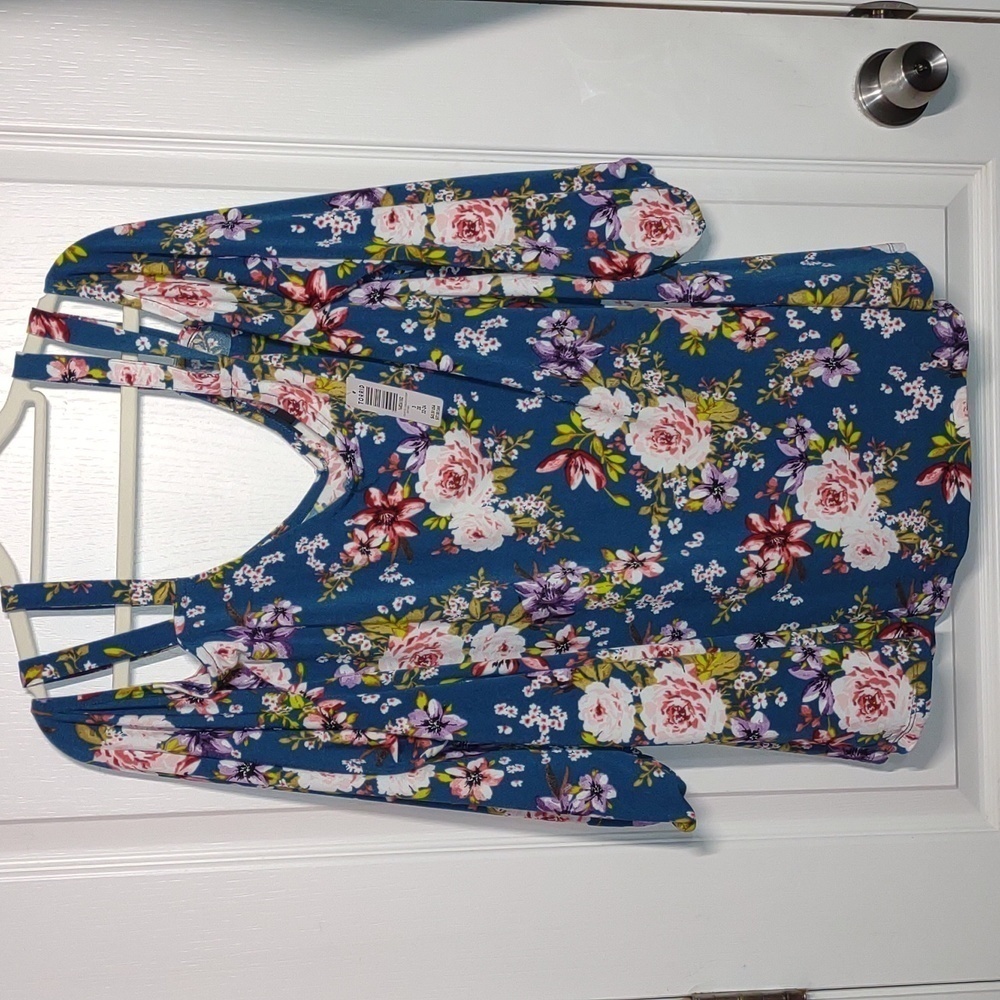 Torrid Cold Shoulder Floral Top 3XL Navy Dark Floral NWT - Picture 3 of 12